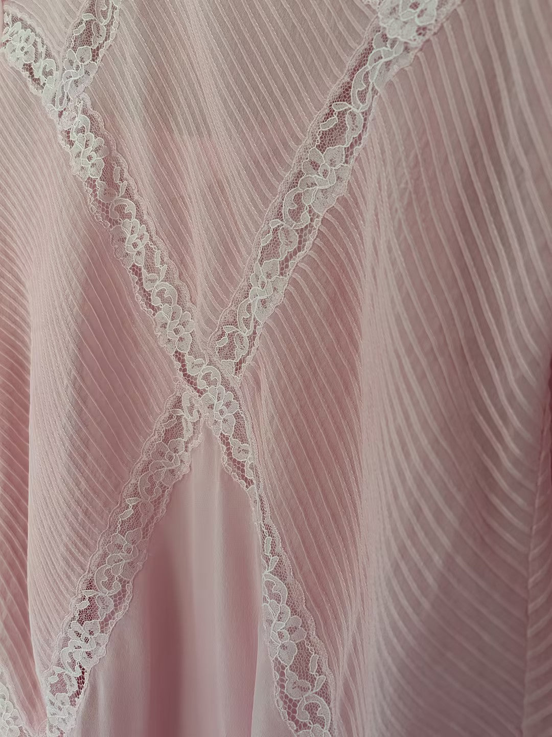 Robe mi-longue en dentelle Sohana en jaune jonquille