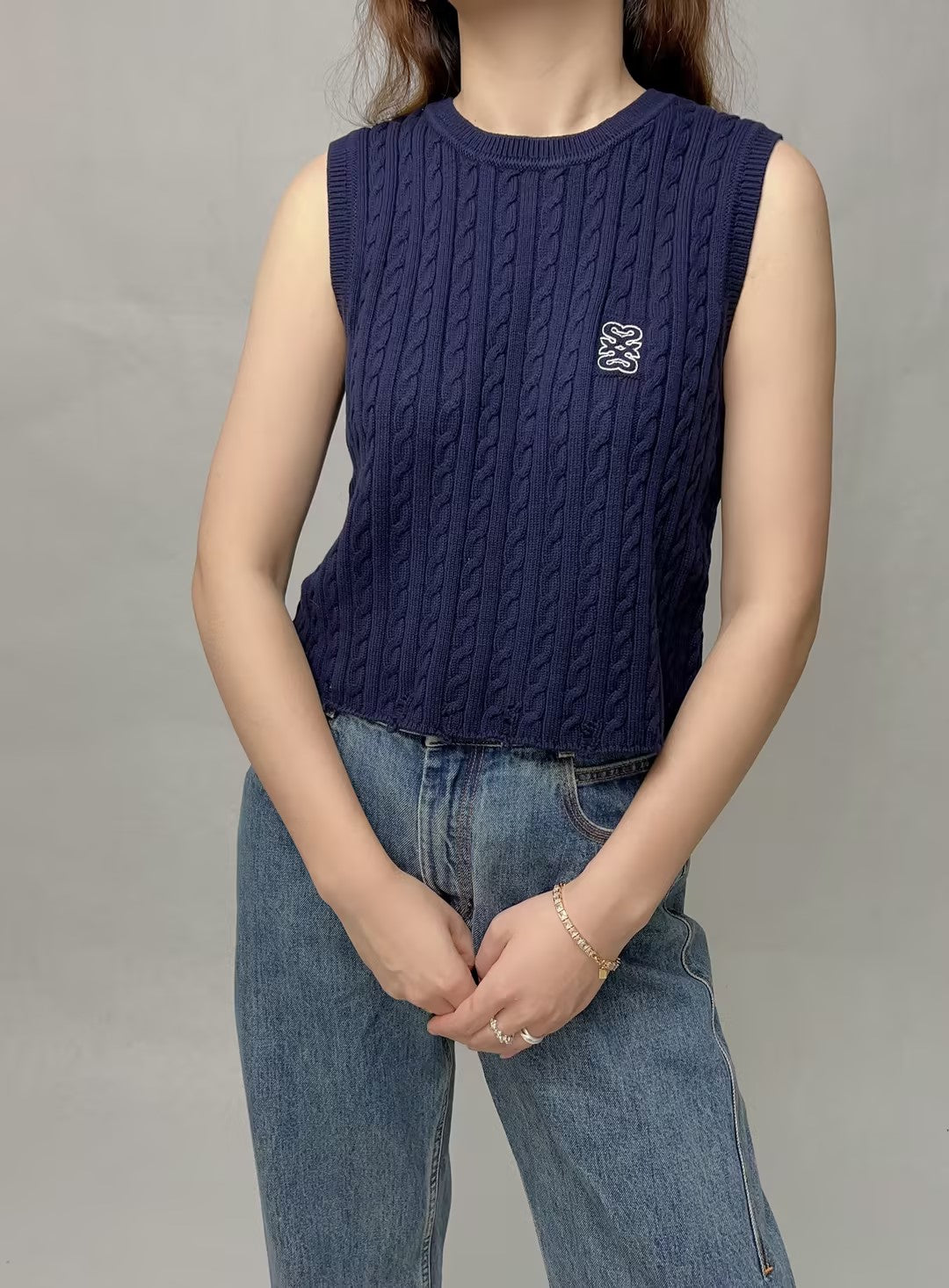 Cali Sleeveless Sweater Vest in FR0
