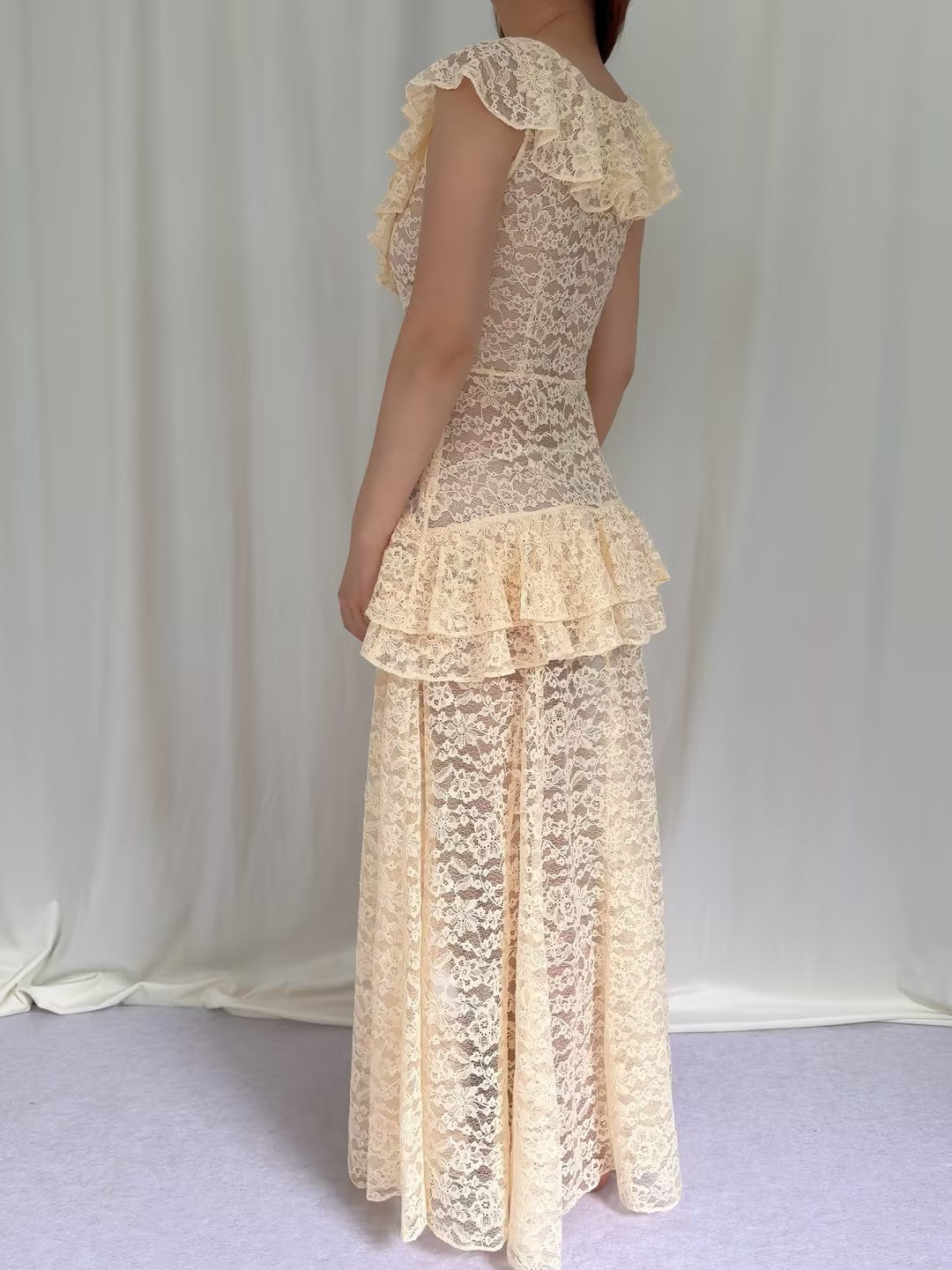 Robe mi-longue en dentelle Sohana en jaune jonquille