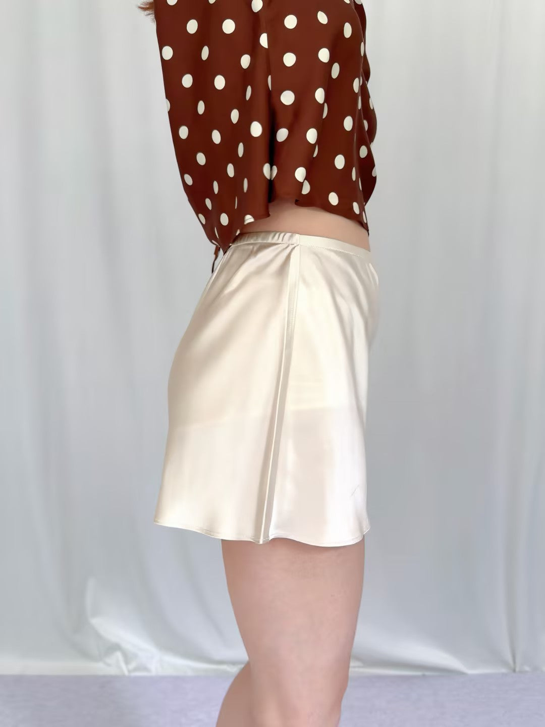 Gale Silk Mid Rise Short - Almond / Black Pearl
