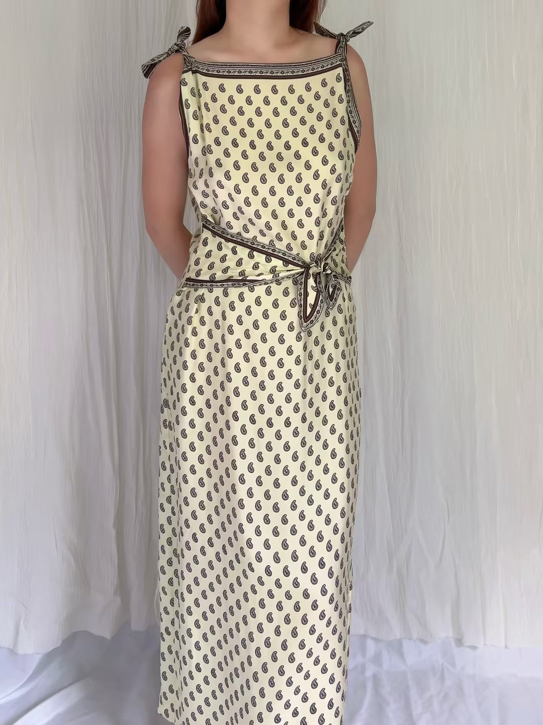 Robe mi-longue en dentelle Sohana en jaune jonquille