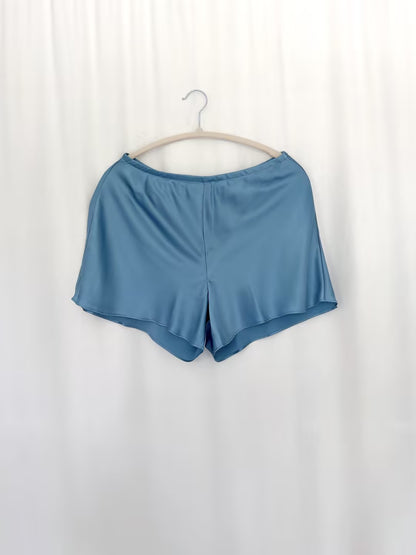 Gale Silk Mid Rise Short - Siren / Navy