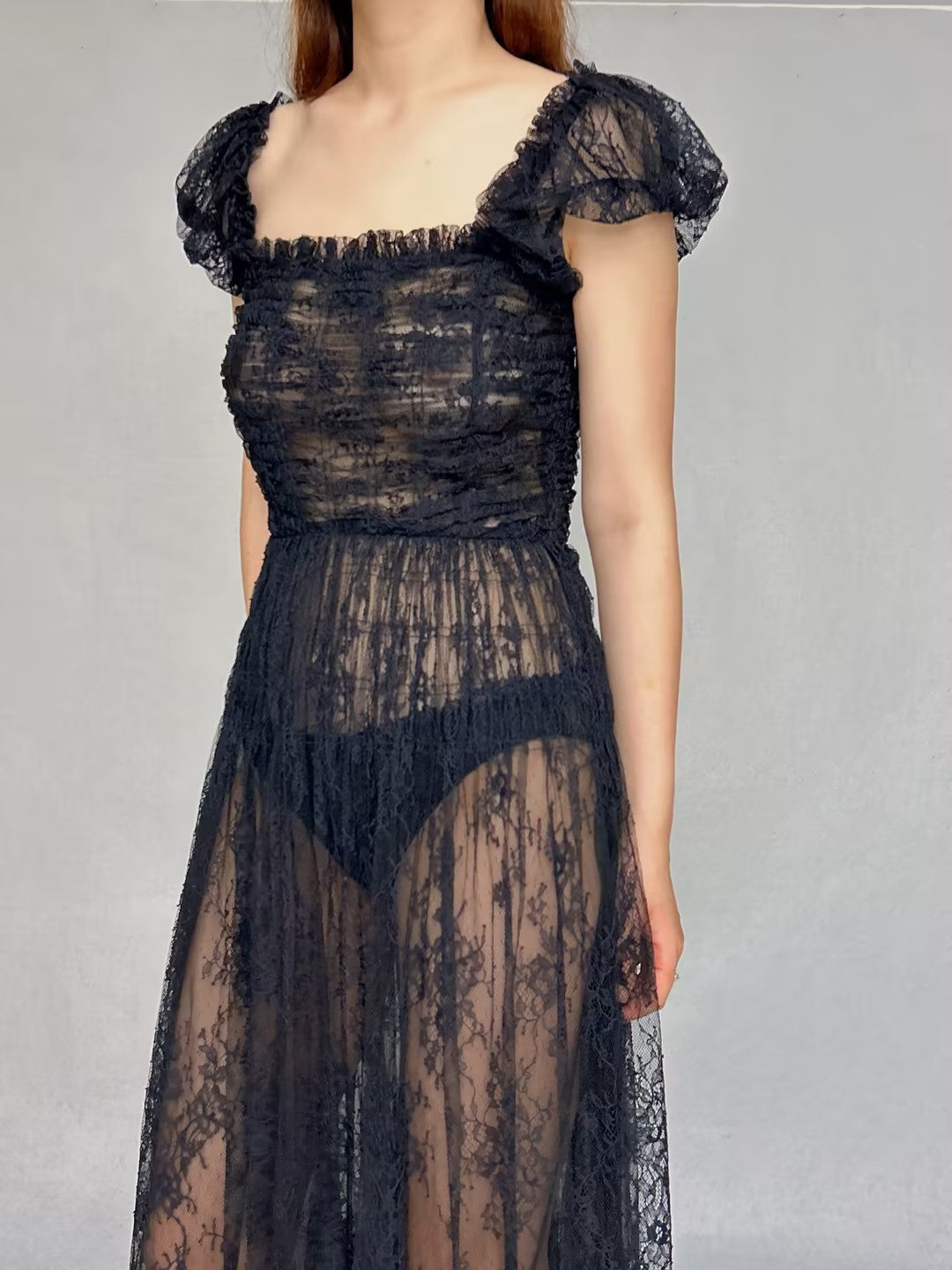 Robe en dentelle Pamelina en noir