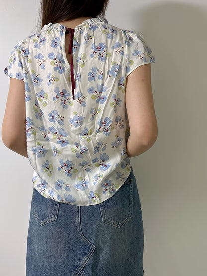 Yvie Top in Bleu Frolicking Floral