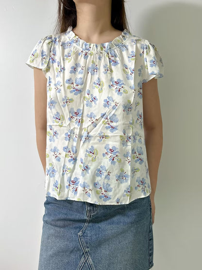 Yvie Top in Bleu Frolicking Floral