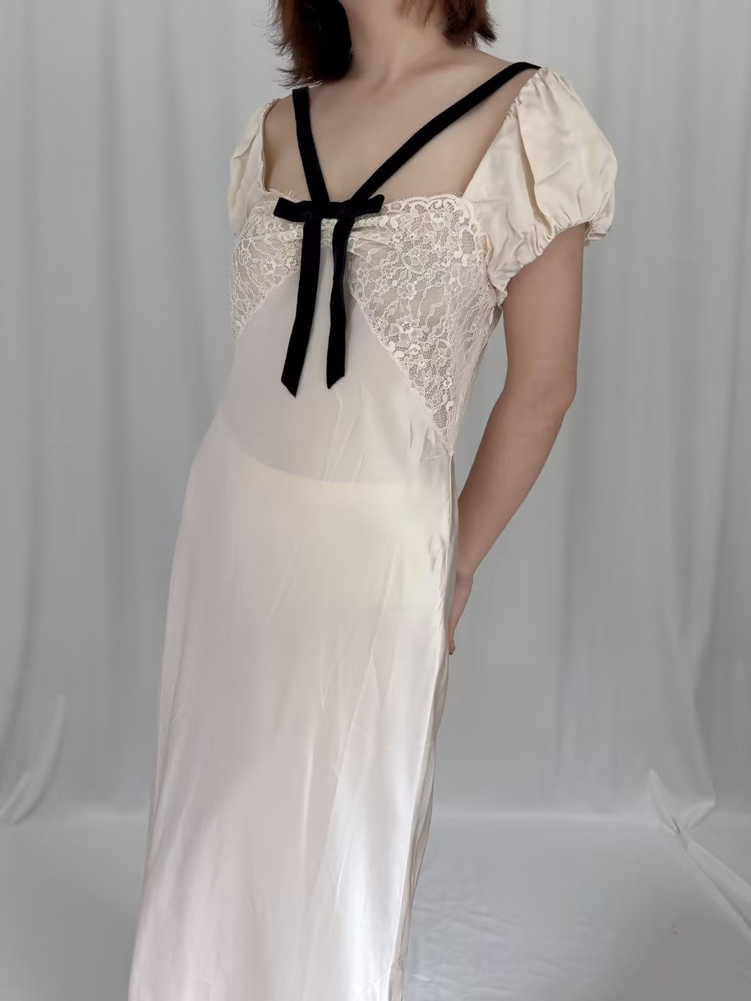 Robe mi-longue en dentelle Sohana en jaune jonquille