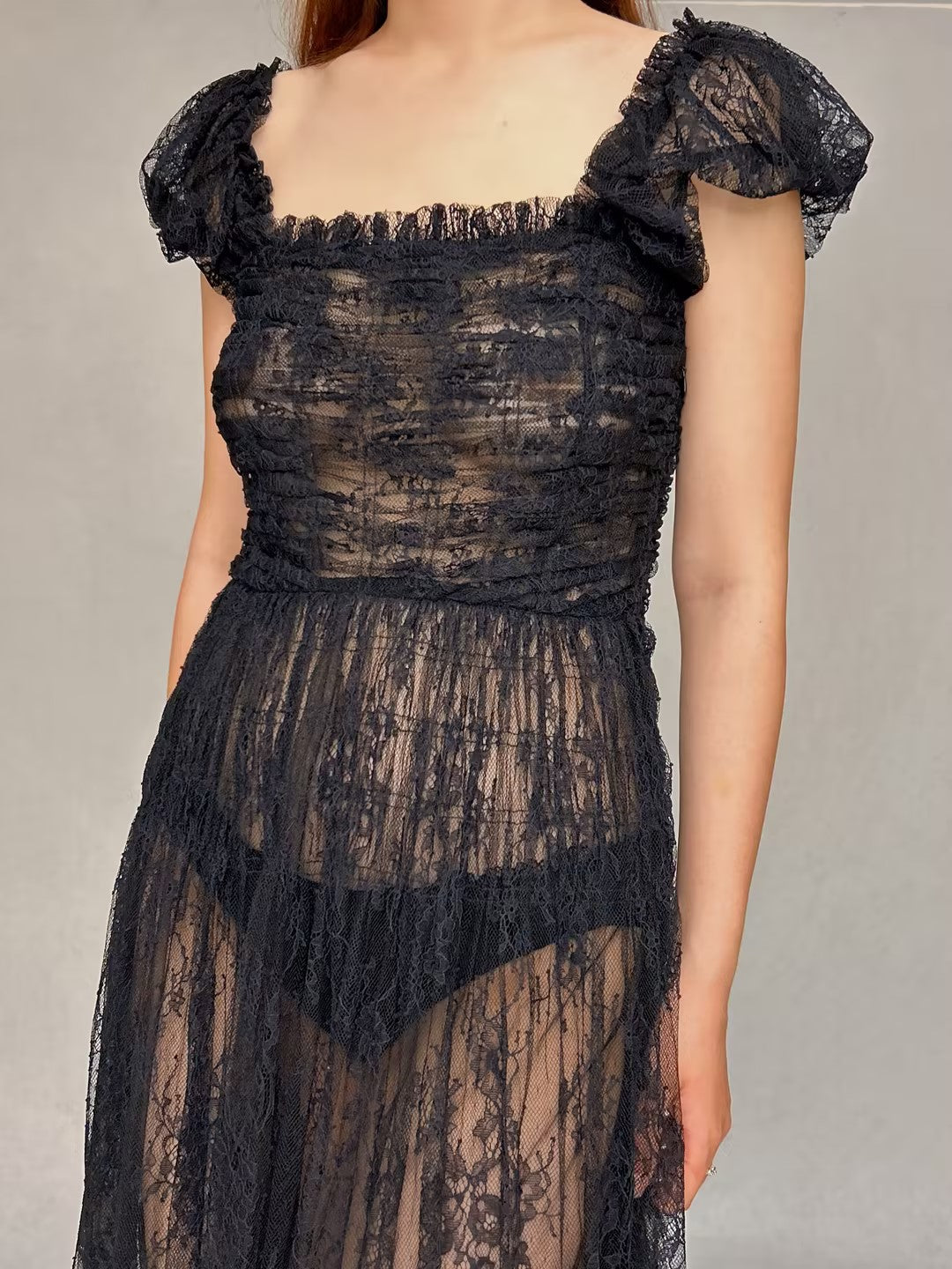 Robe en dentelle Pamelina en noir