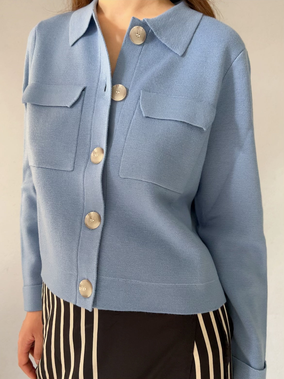 Cardigan en laine mérinos Betty en bleu vintage