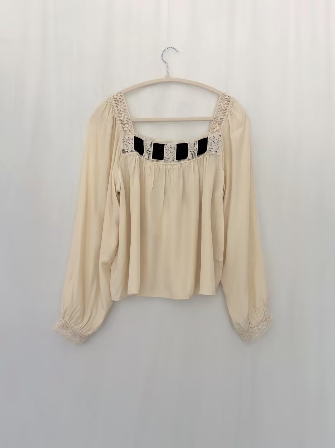 Robe mi-longue en dentelle Sohana en jaune jonquille