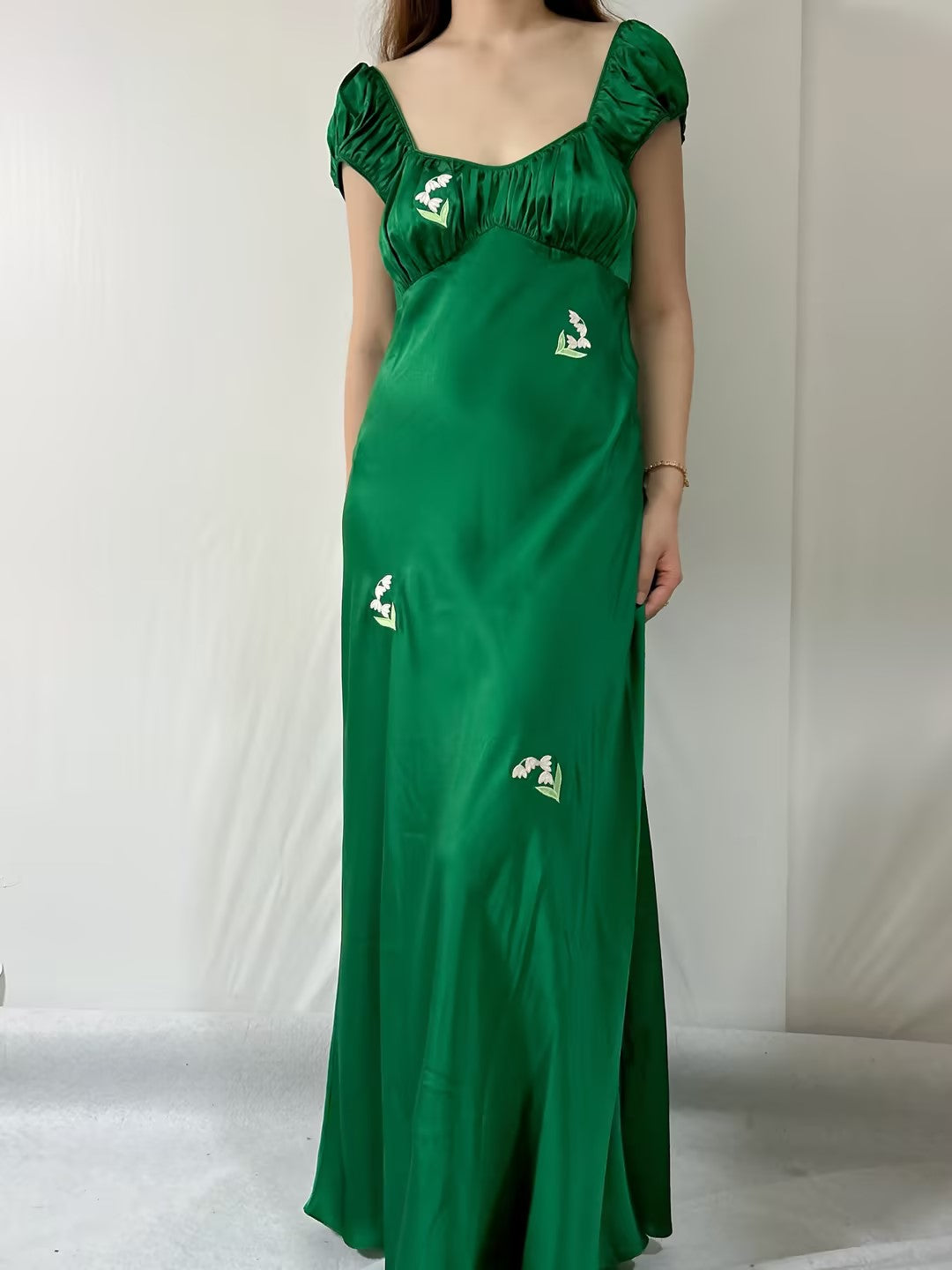 Gwendolyn Embroidery Silk Midi Dress in Emerald Ivy