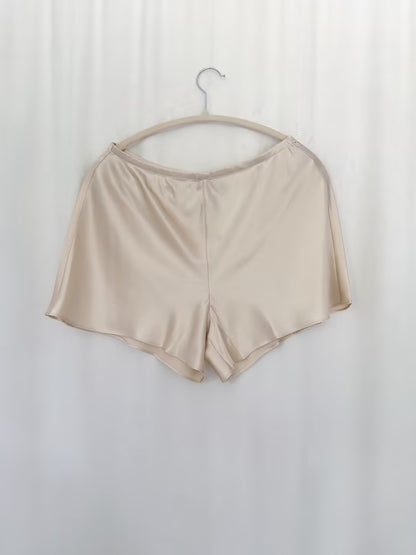 Gale Silk Mid Rise Short - Almond / Black Pearl