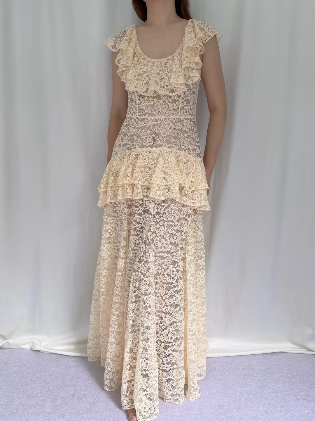 Robe mi-longue en dentelle Sohana en jaune jonquille