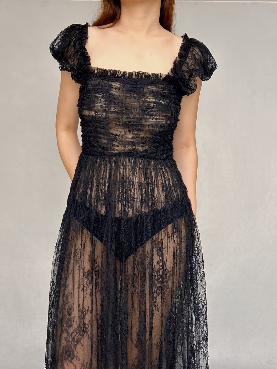 Robe en dentelle Pamelina en noir