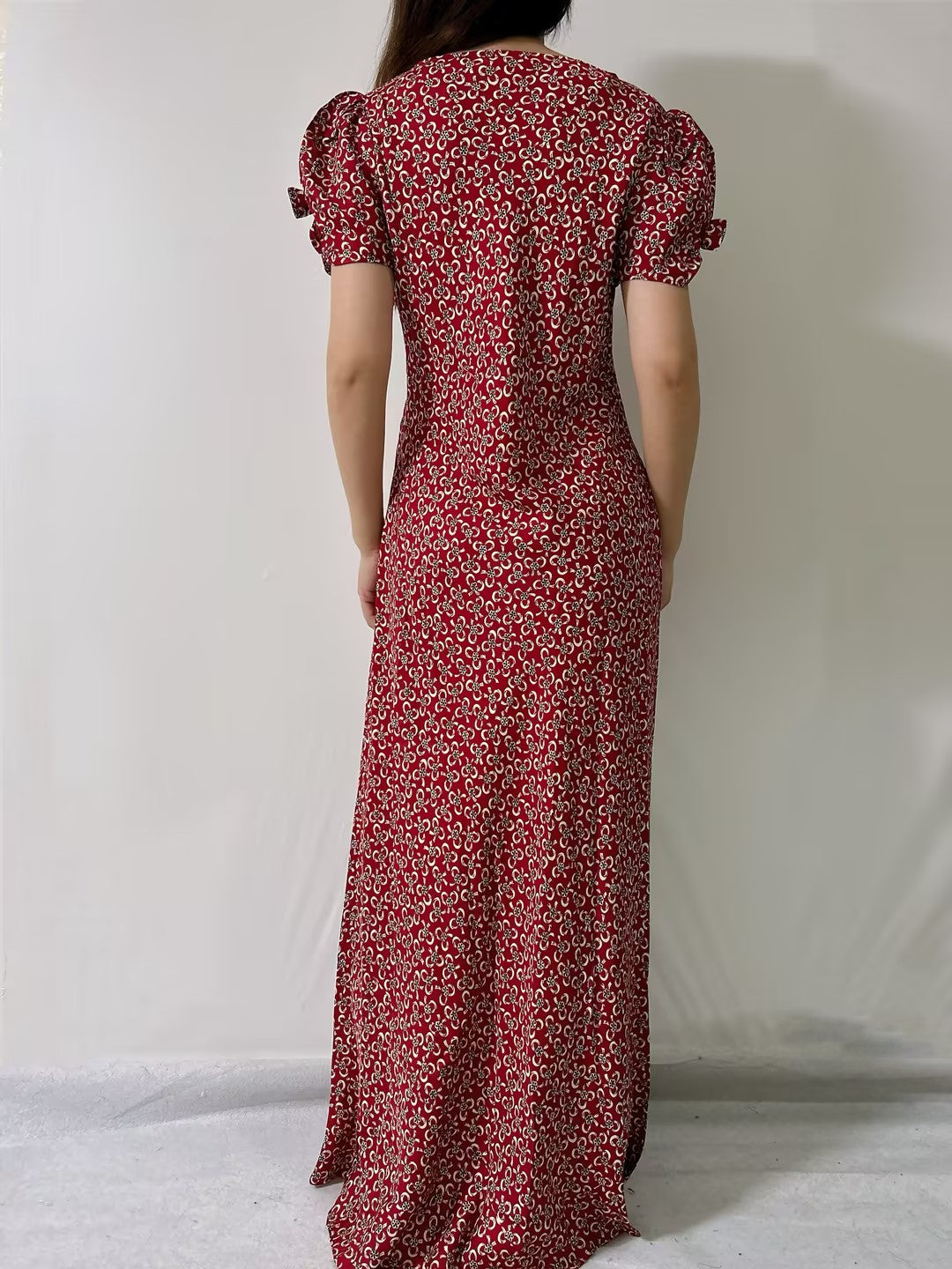 Robe longue en soie Theodora en motif à petites fleurs Ameline