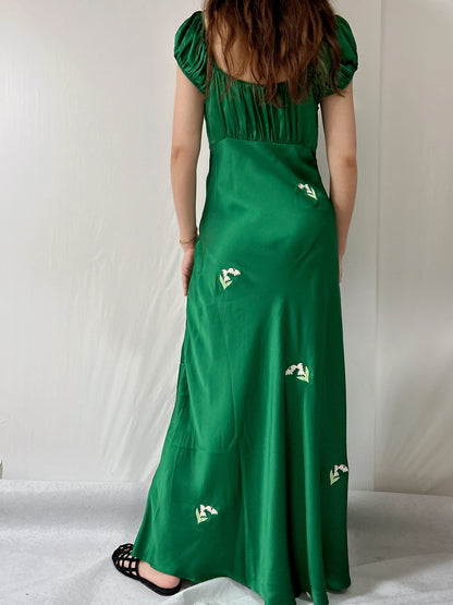 Gwendolyn Embroidery Silk Midi Dress in Emerald Ivy