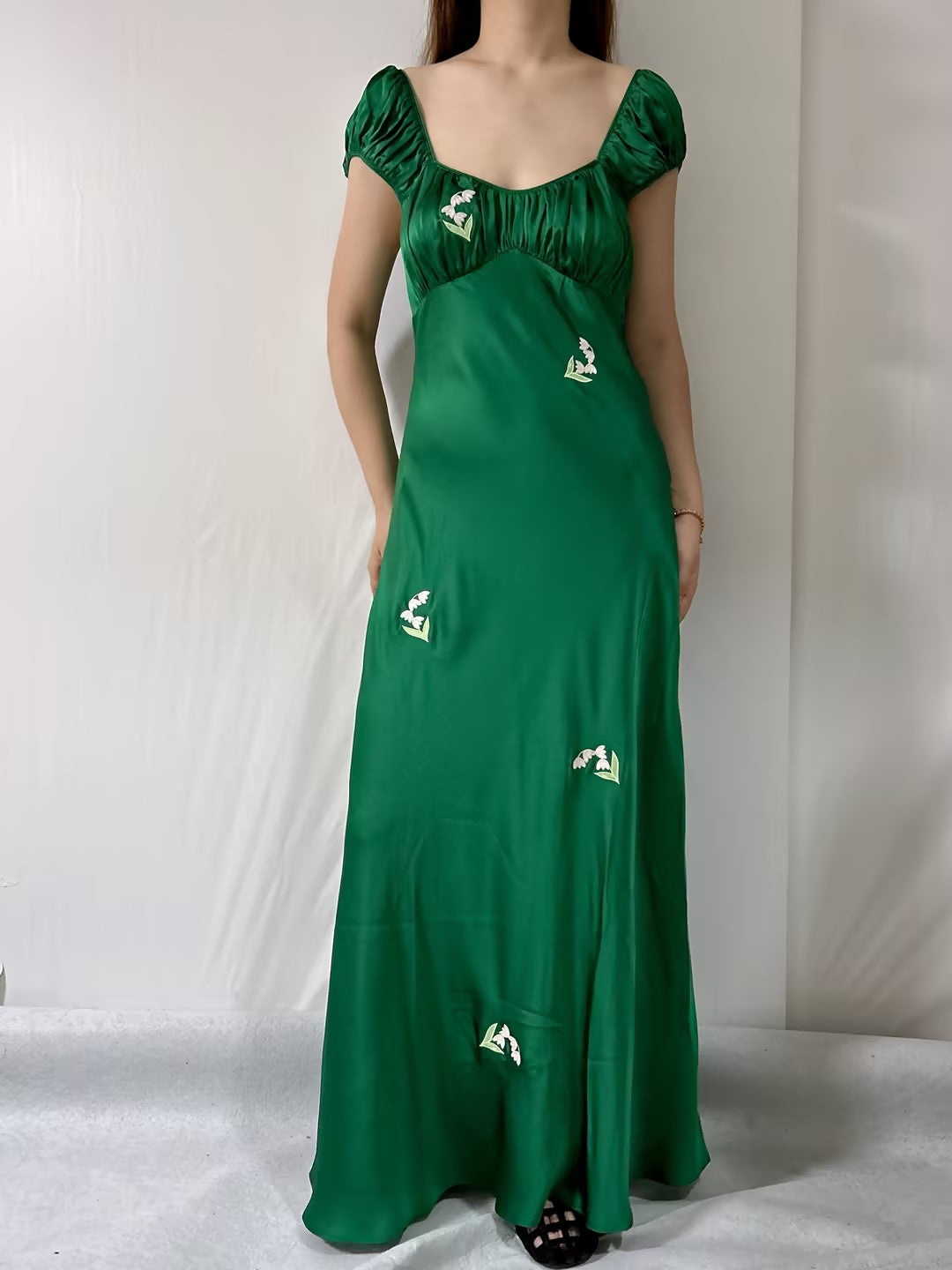 Gwendolyn Embroidery Silk Midi Dress in Emerald Ivy