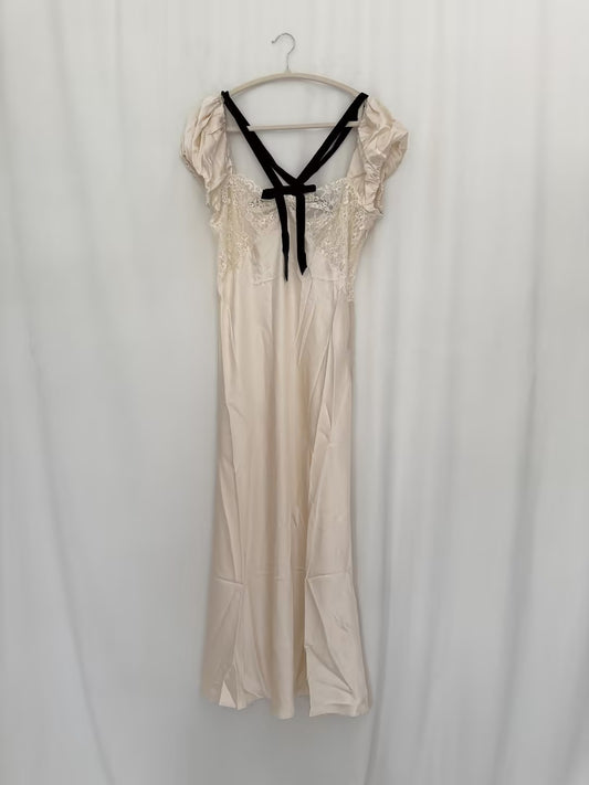Robe mi-longue en dentelle Sohana en jaune jonquille