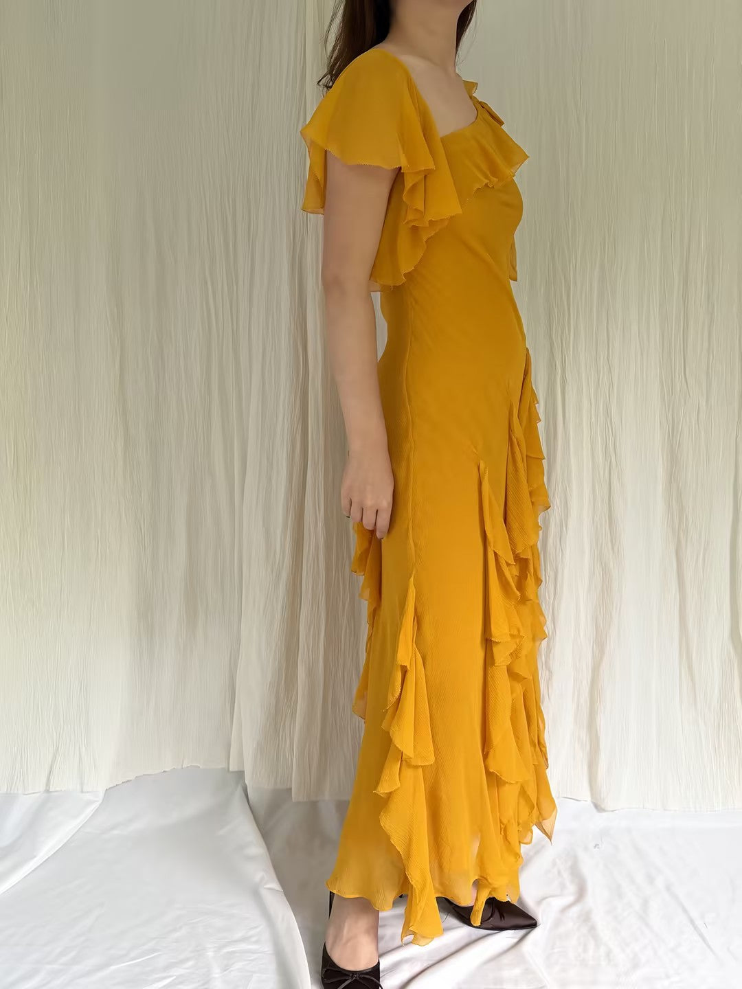 Robe mi-longue en dentelle Sohana en jaune jonquille