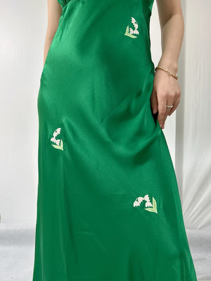 Gwendolyn Embroidery Silk Midi Dress in Emerald Ivy