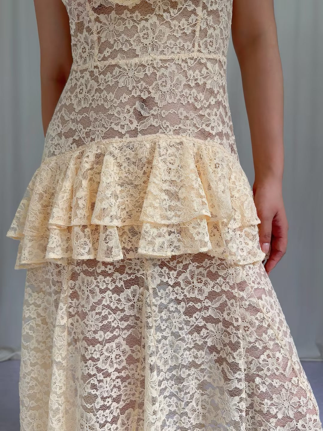 Robe mi-longue en dentelle Sohana en jaune jonquille