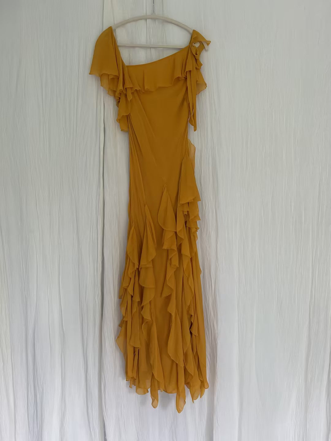 Robe mi-longue en dentelle Sohana en jaune jonquille