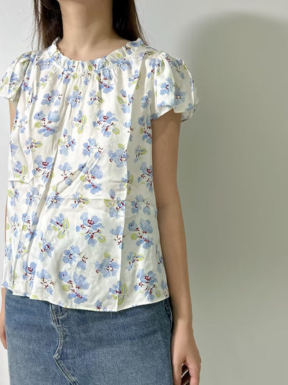 Yvie Top in Bleu Frolicking Floral