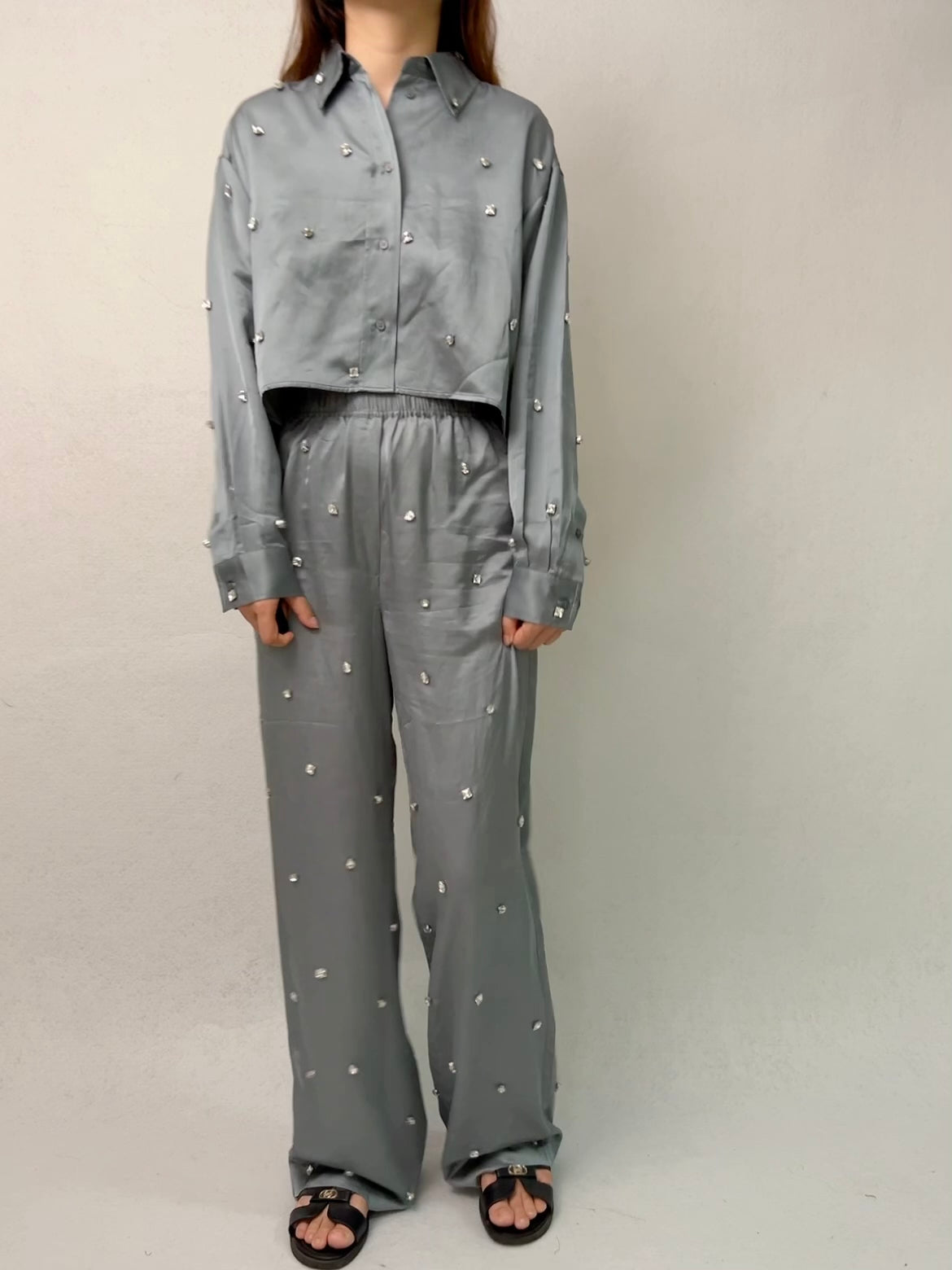 Ensemble : Chemise satinée à strass, Pantalon