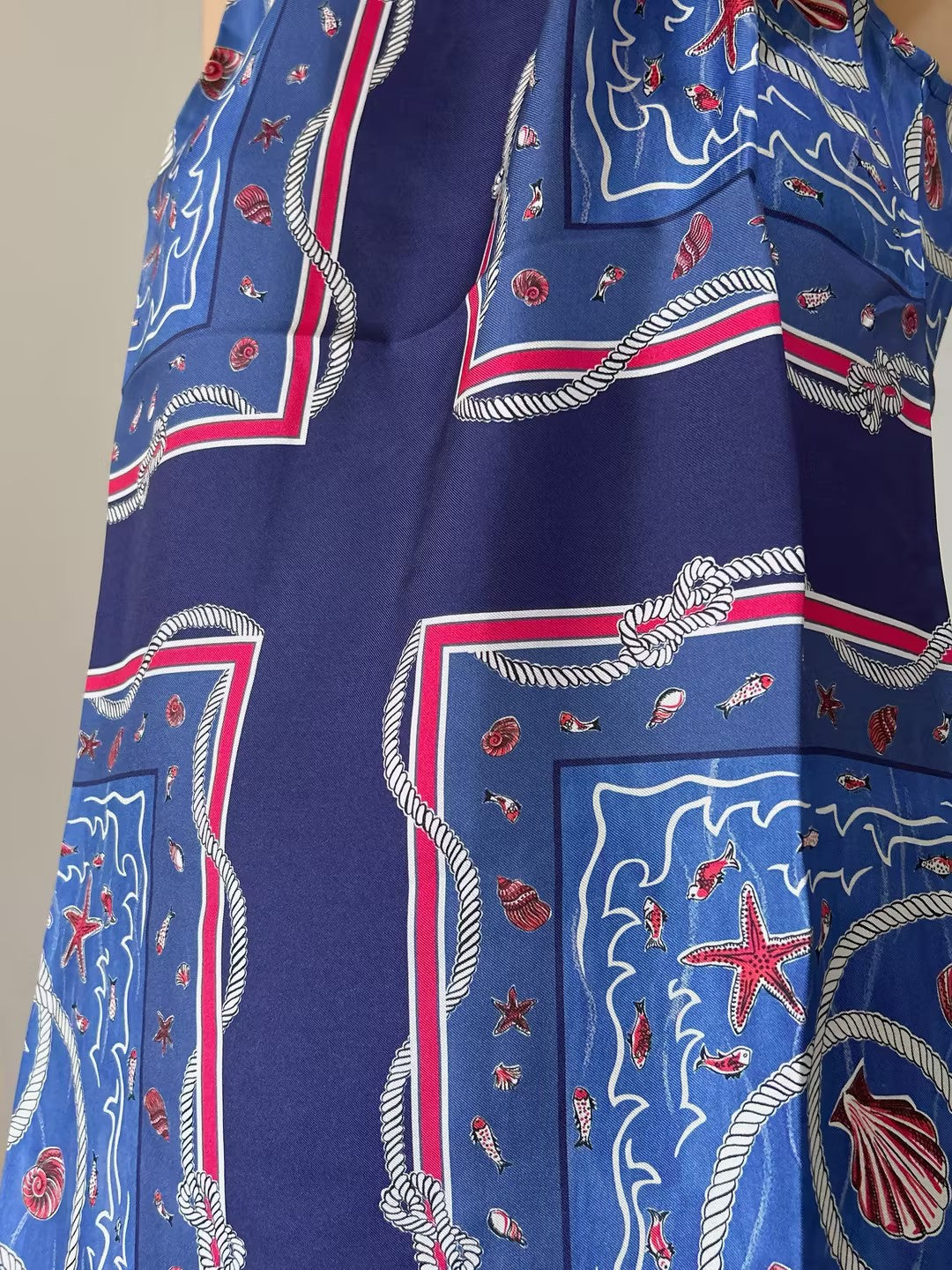 Robe en soie à fleurs bleue Amoretta