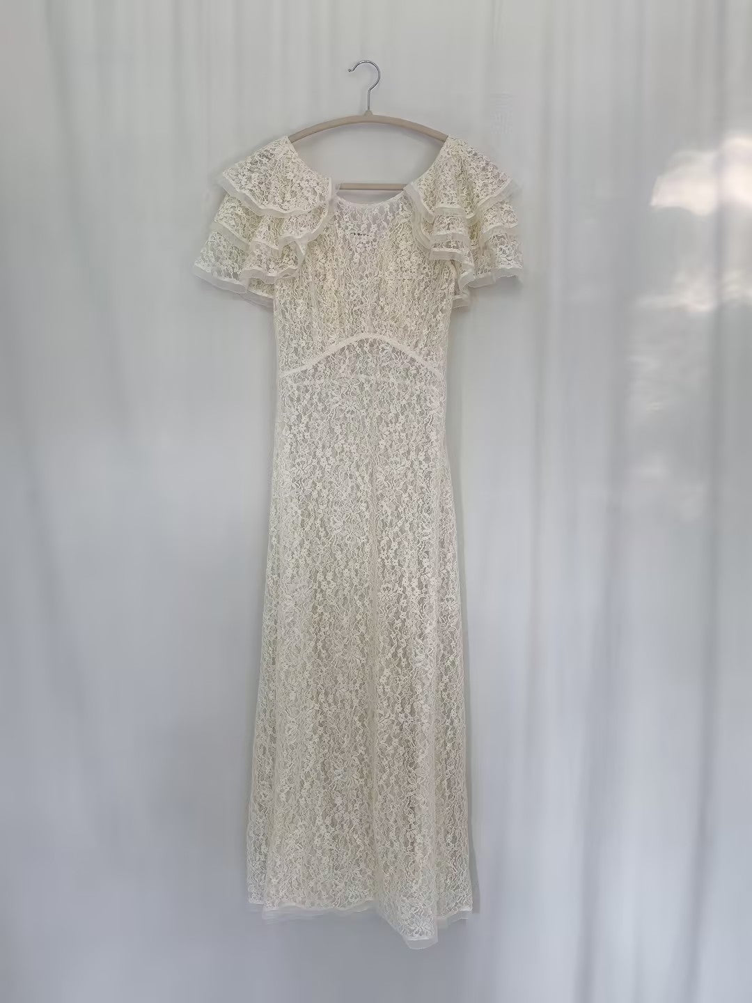 Robe mi-longue en dentelle Sohana en jaune jonquille