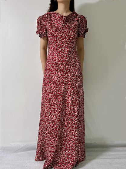 Robe longue en soie Theodora en motif à petites fleurs Ameline